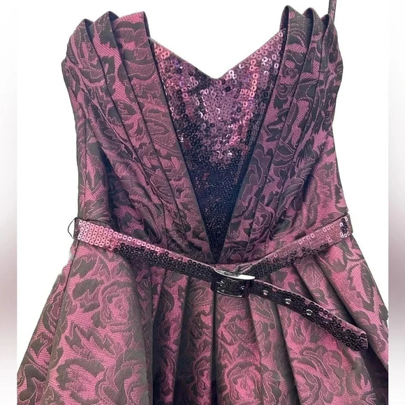 Vintage Betsey Johnson Collection Mini Dress. Size 6. - Picture 2 of 4